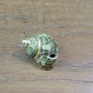 Elegant Gold tone and Green Shell Necklace pendant